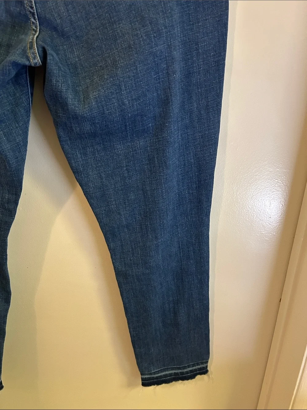 Levi's Women’s Dark Blue Skinny Jeans with Light Distressing